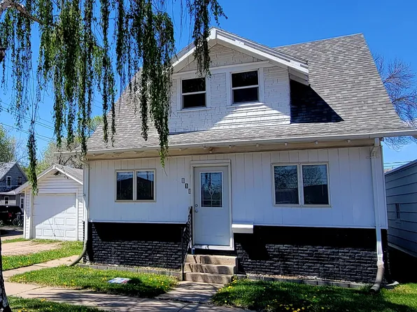 810 S 1st St, Aberdeen, SD 57401