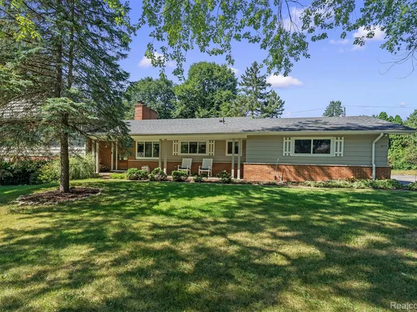 917 S Reading Rd, Bloomfield Hills, MI 48304