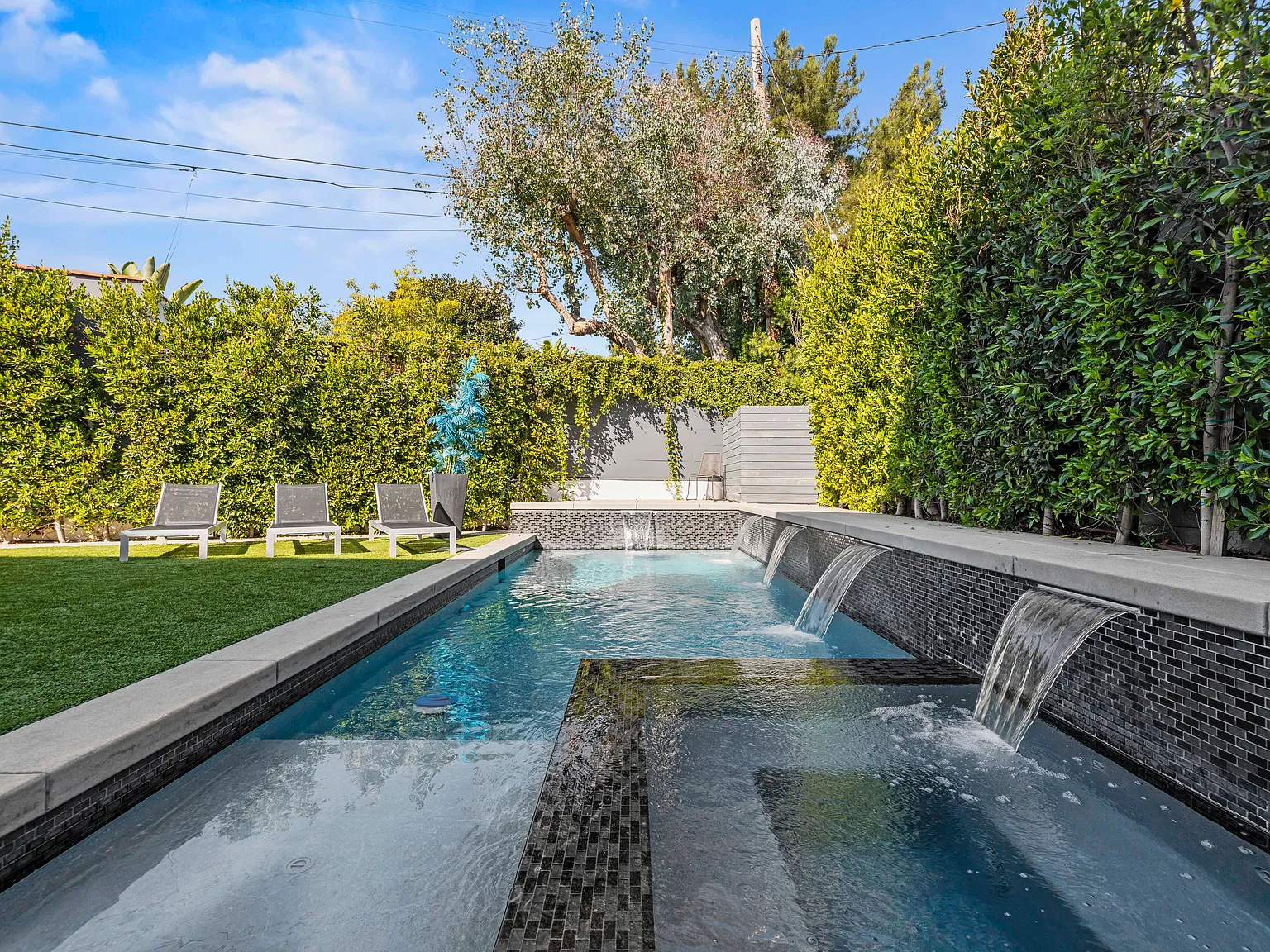 7 bed, 7482 sqft, $42,000 — Photo 4