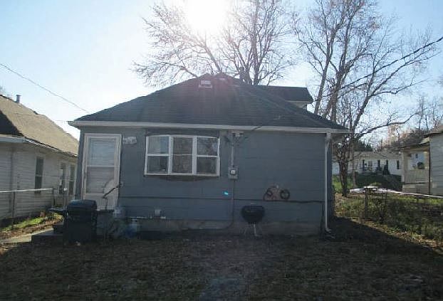 2nd image of 2825 Penn St