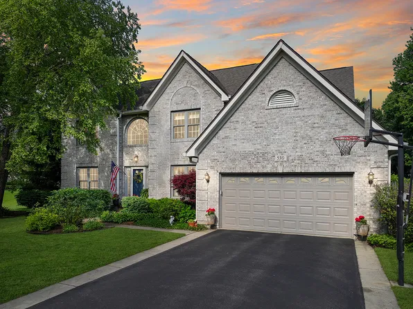 530 Blackthorn Dr, Crystal Lake, IL 60014