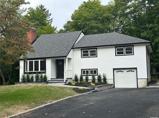 11 Lake Rd, Huntington Station, NY 11746