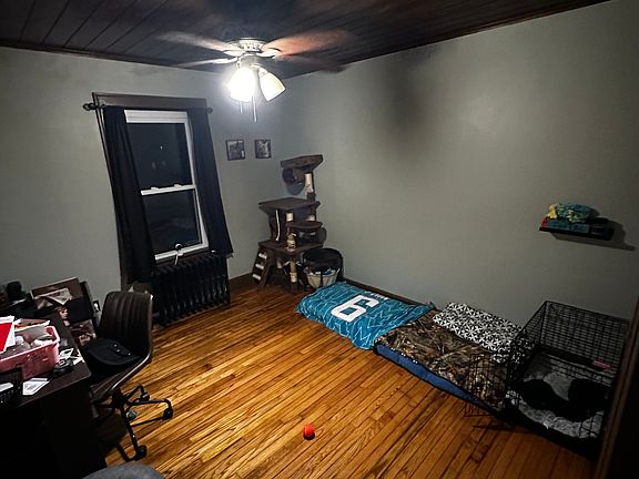 4th image of 391 Suffield St