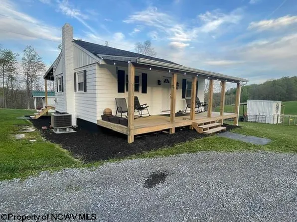 720 Fairview Rd, Independence, WV 26374