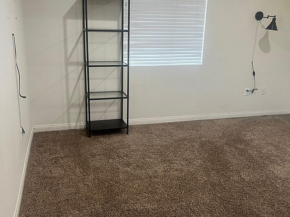 5th image of 209 E Hazel St #209