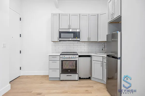 Rented by Skyhigh Realty NYC LLC | media 10