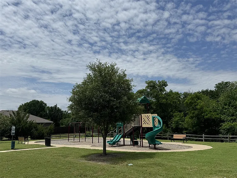 405 Willow Creek Dr — Photo 19
