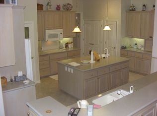 856 McKenzie Crest Dr, Springfield, OR 97477