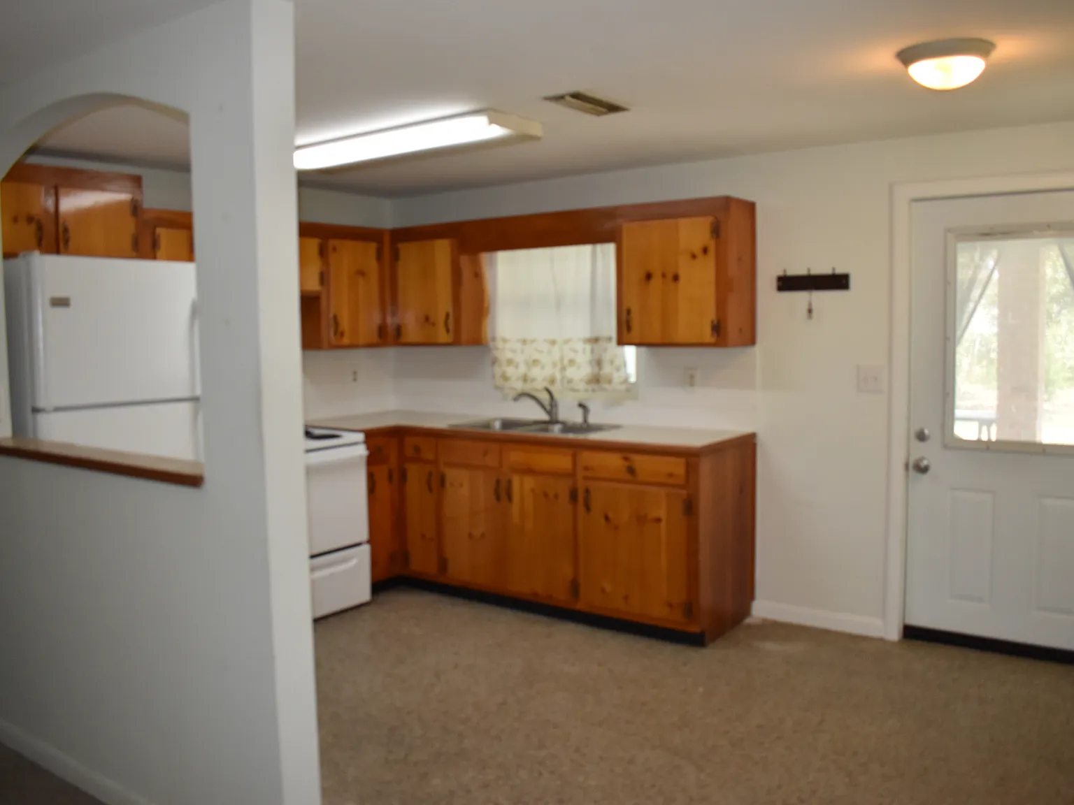 3 bed, 1.5 bath, 840 sqft, $1,990 — Photo 4