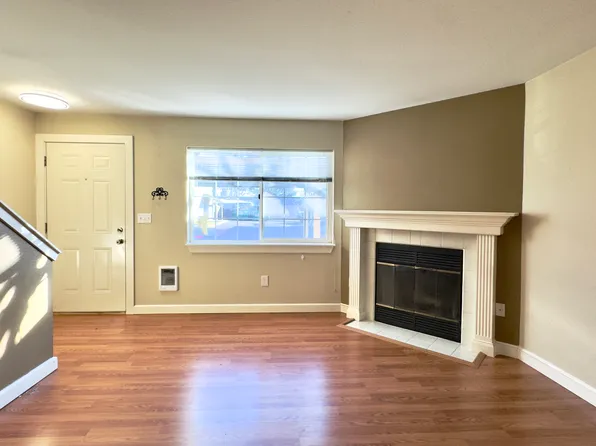 412 Center Rd APT D6, Everett, WA 98204