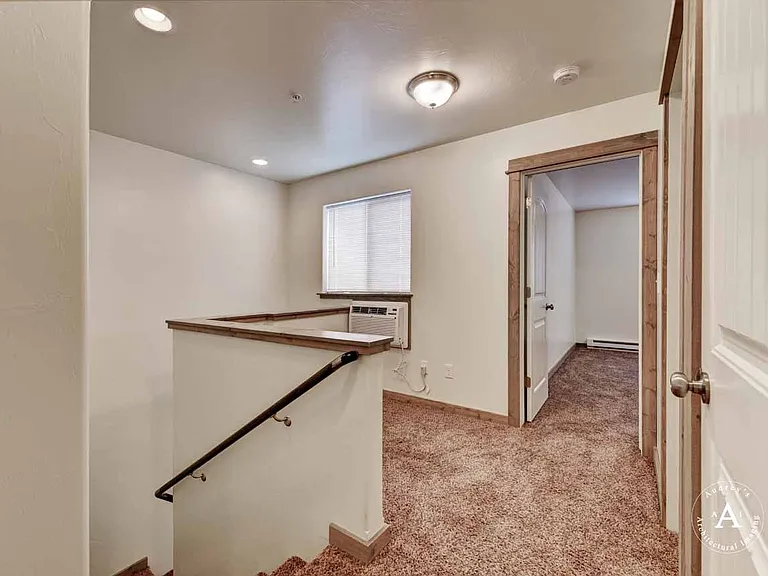 2074 Gold Ave — Photo 10