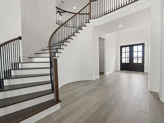 Caprock A foyer