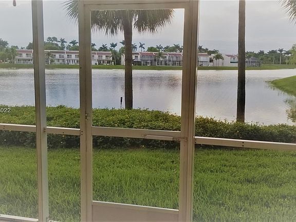 5th image of 10730 NW 66th St APT 113