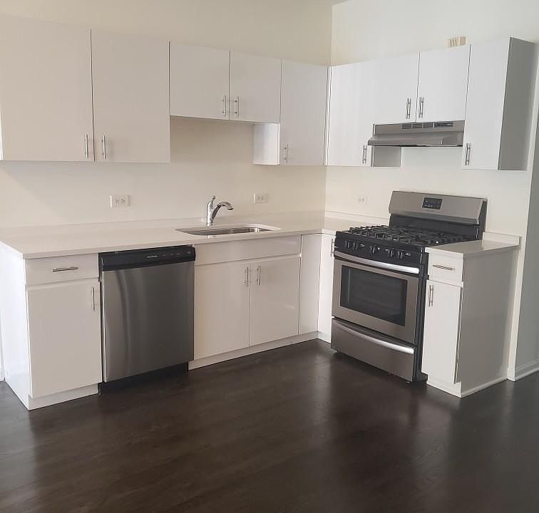 1st image of 2039 W Superior St APT 1