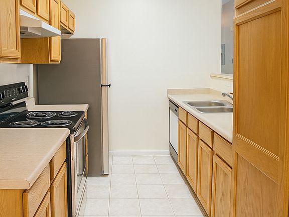 3rd image of 6310 Oak St APT 205