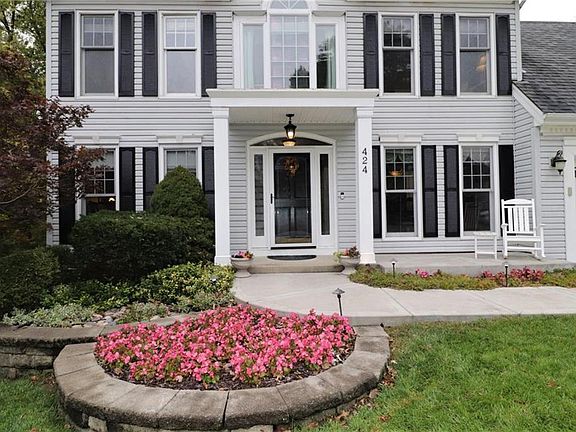 3rd image of 424 Camelot Dr