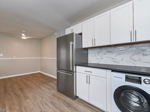 5th image of 3686 Hiwood Ave
