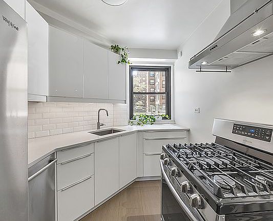 5th image of 165 Clinton Ave APT 2C