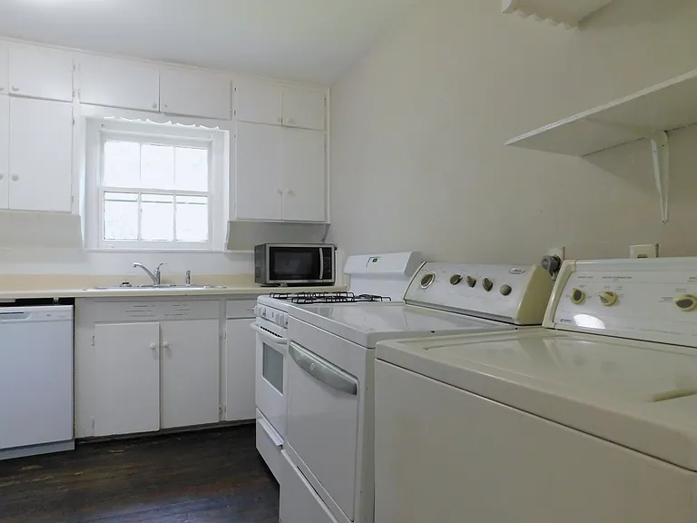 806 Cordell St — Photo 10