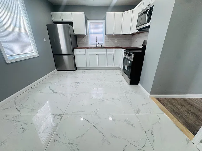 3237 Seymour Ave — Photo 18