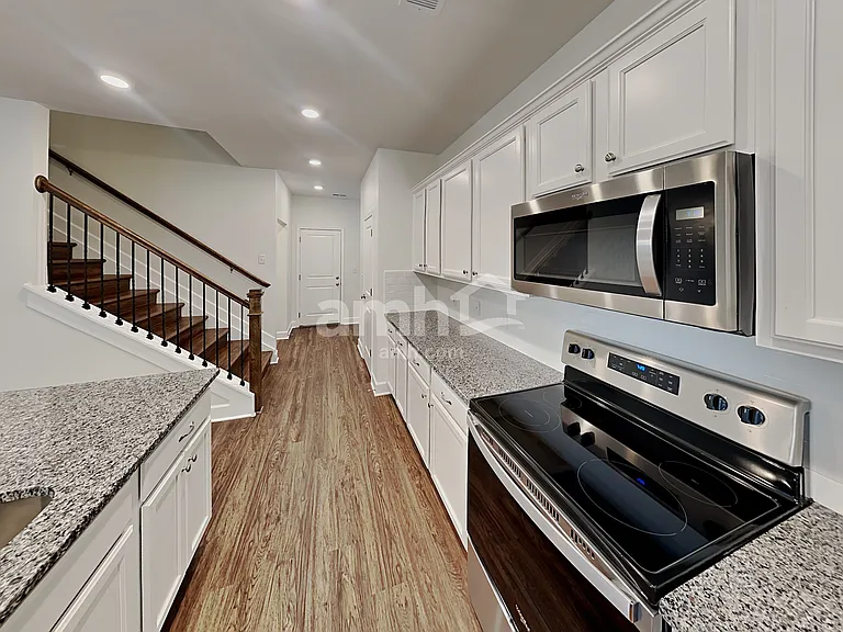 5828 Zurich Rd — Photo 5