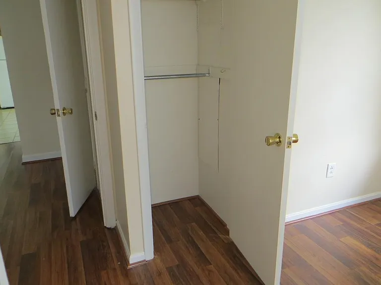 305 W Northview Ave — Photo 2
