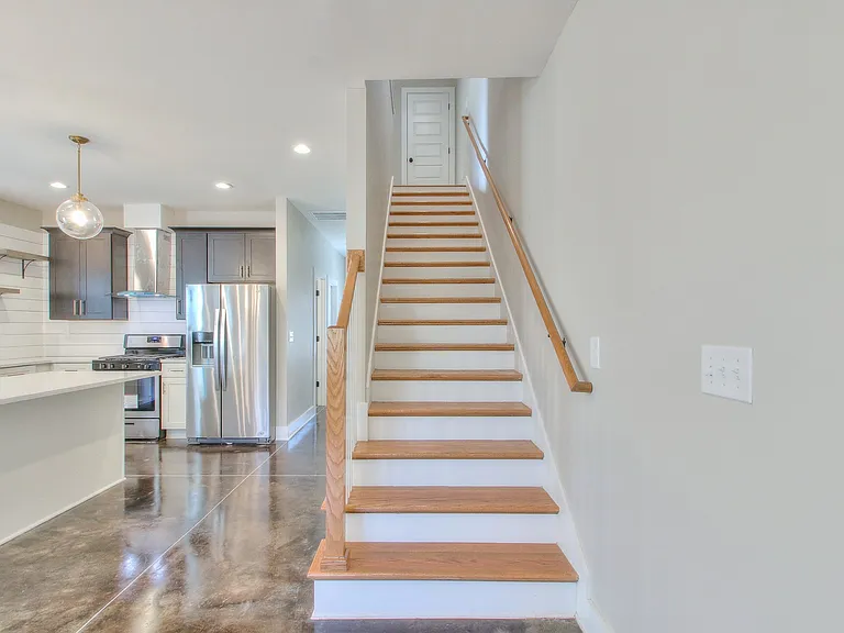 921 Spain Ave — Photo 14