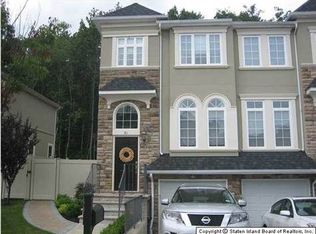 81 Presentation Cir, Staten Island, NY 10312