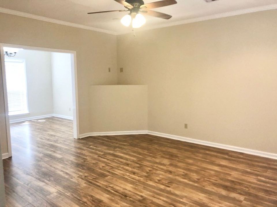 1st image of 112 Twin Gates Dr