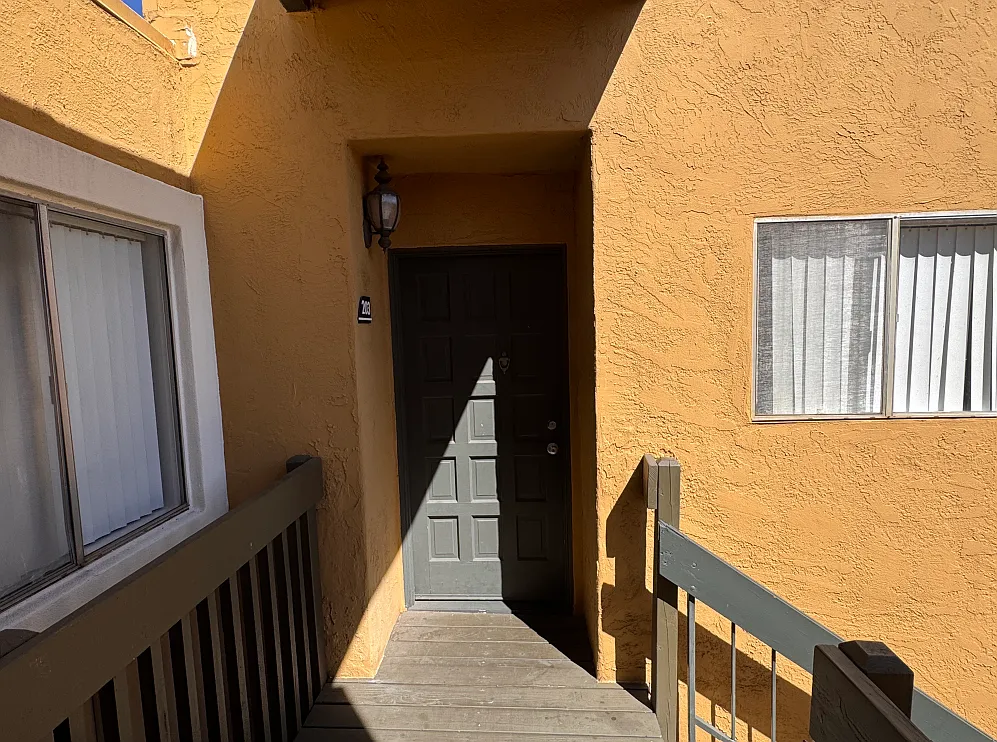2 bed, 944 sqft, $2,600 — Photo 2