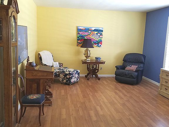 3rd image of 5411 E Laurel Ln