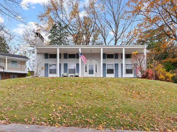 210 Roscoe Ave, Muscatine, IA 52761