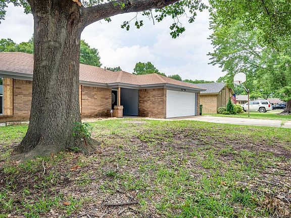 2nd image of 3804 Twin Creek Dr