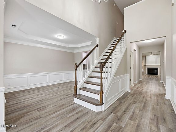 2nd image of 109 Powder Ridge Court