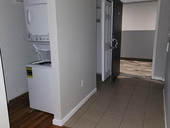 3rd image of 925 Laprairie St #455-204