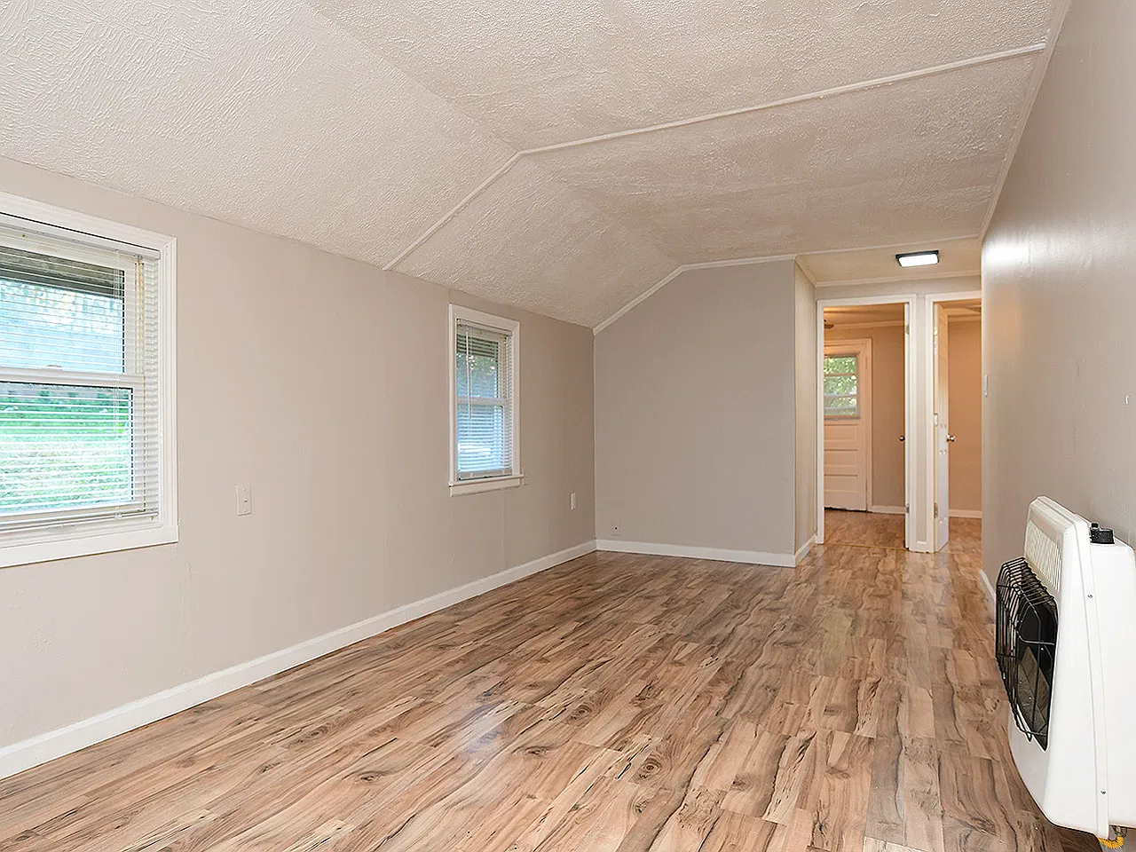 2 bed, 650 sqft, $1,100 — Photo 4