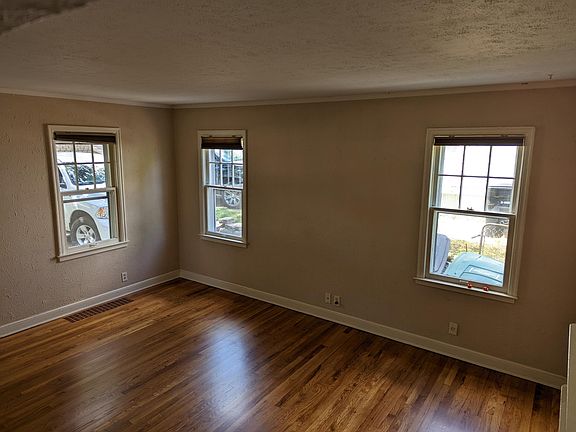 5th image of 1347 S 52nd Ave