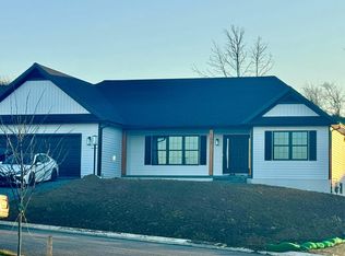 102 Starlight Ln, Lebanon, PA 17046