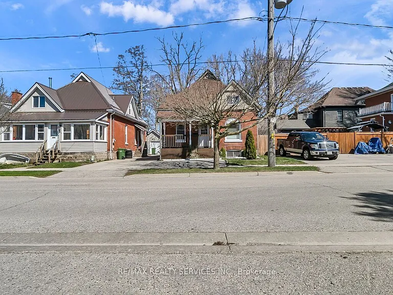 65 Moore St — Photo 2