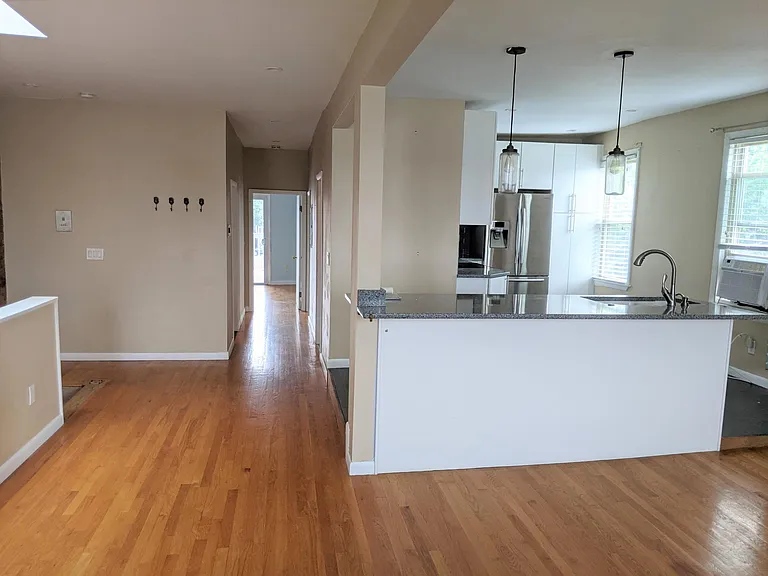 787 E 3rd St #3 — Photo 2