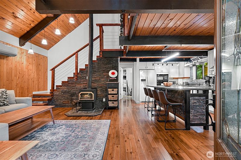 4th image of 32 Canyon Court