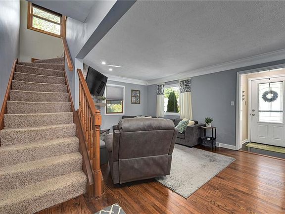 5th image of 20601 Eastwood Ave