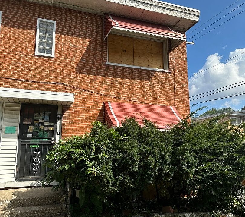 1st image of 5061 W Gladys Ave E