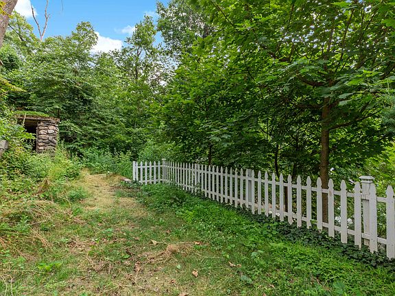 JanetB-6 Croton Dam Rd-03.JPG