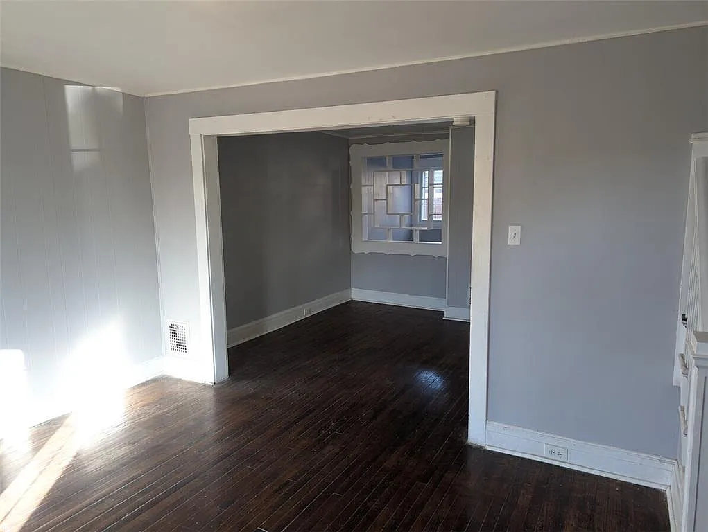 3 bed, 1.0 bath, 1680 sqft, $2,000 — Photo 3