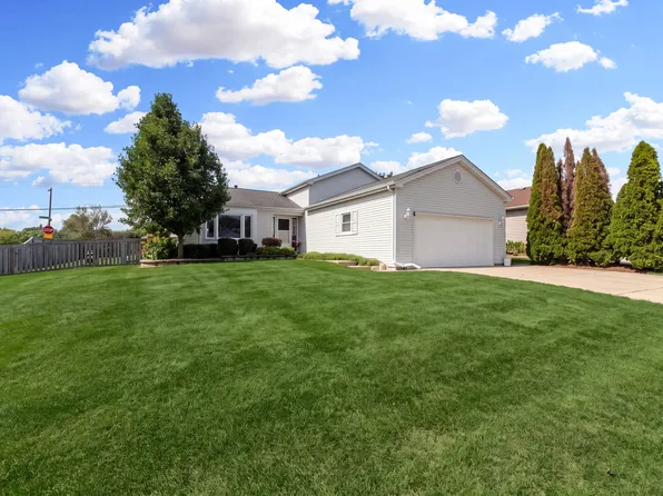 6 Carol Ann Dr, Streamwood, IL 60107
