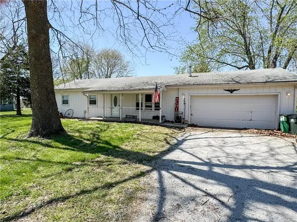 206 S 5th St, Cleveland, MO 64734