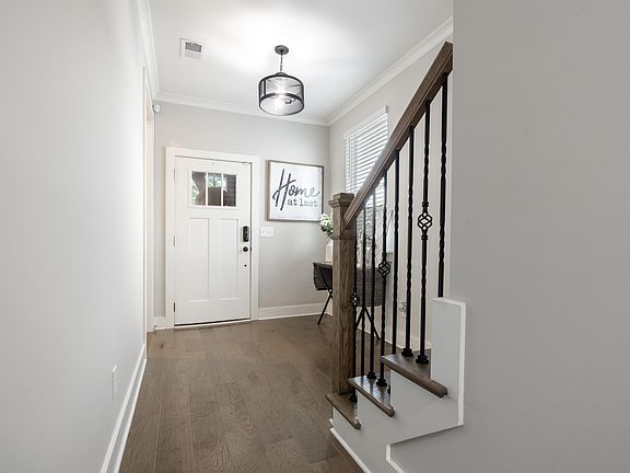 5th image of 269 Griffin Park Trce