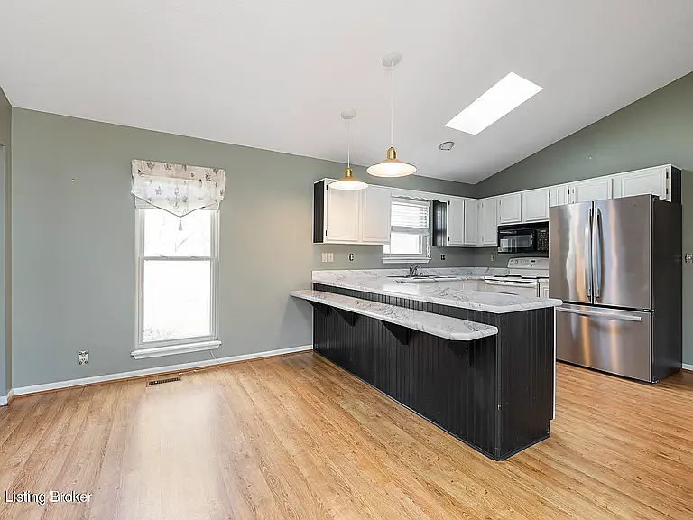 732 Old Harrods Creek Rd — Photo 5
