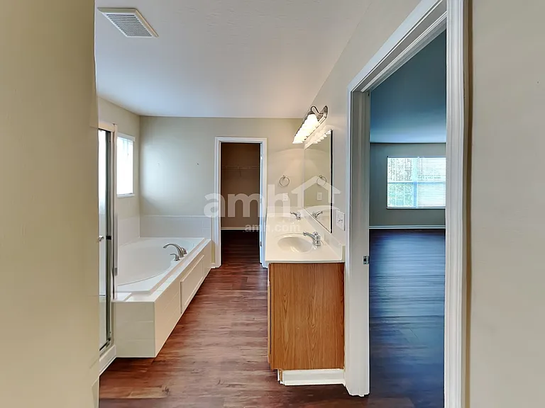 705 Loreto Ln — Photo 11